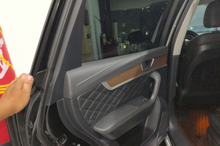 红旗HS7 2021款 2.0T DCT两驱智联旗享版中控内饰7008