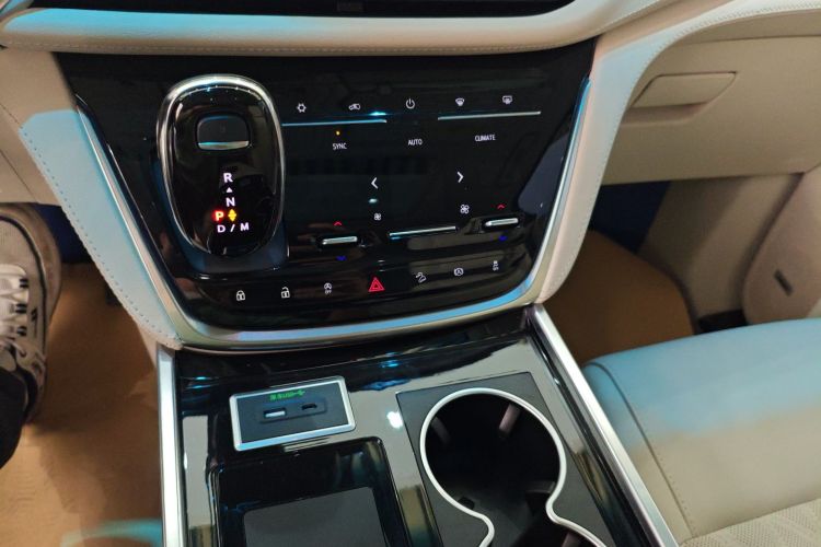 别克GL8 2022款 Avenir艾维亚 六座贤礼版中控内饰18