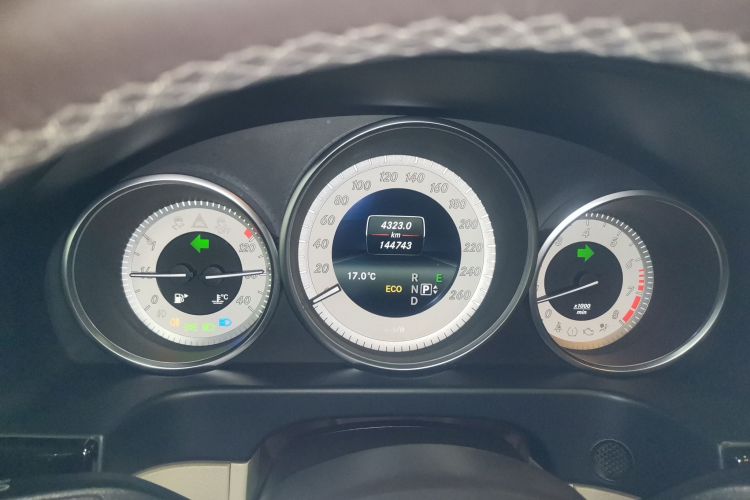 奔驰E级 2015款 E 260 L 运动时尚型中控内饰14