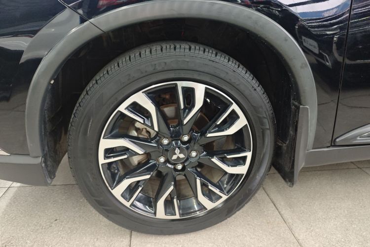 三菱 欧蓝德 2020款 2.0L 两驱畅享版 5座车身外观6007