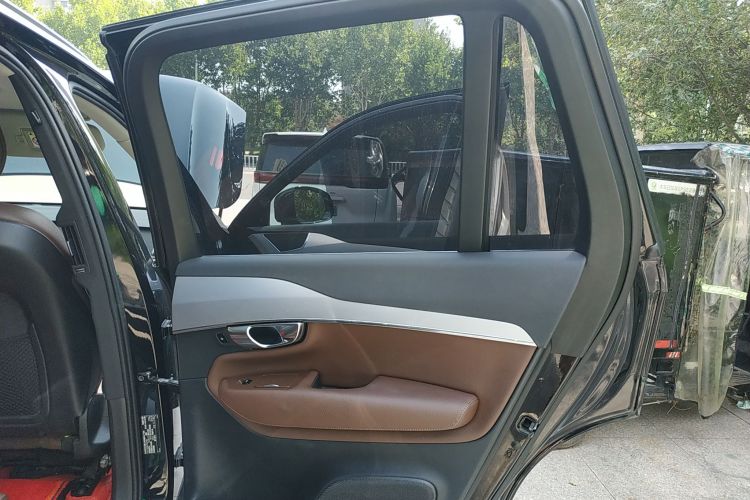 沃尔沃XC90 2019款 T5 智逸版 7座 国VI中控内饰45