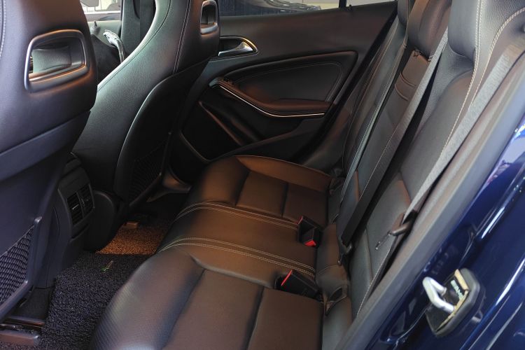 奔驰GLA 2016款 GLA 220 4MATIC 豪华型中控内饰21