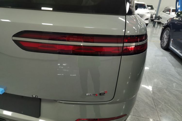 腾势N8L 2025款 旗舰型车身外观9