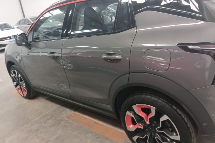 领克06 2020款 1.5T 耀Halo车身外观4