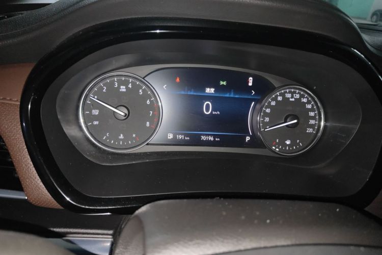 别克GL8 2022款 陆上公务舱 652T 豪华型中控内饰14