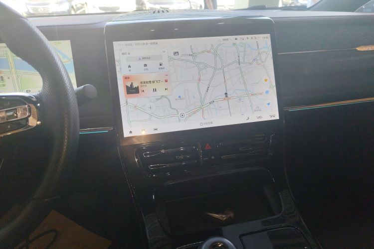 广汽传祺 传祺M8 2023款 宗师系列 双擎 御尊版中控内饰16