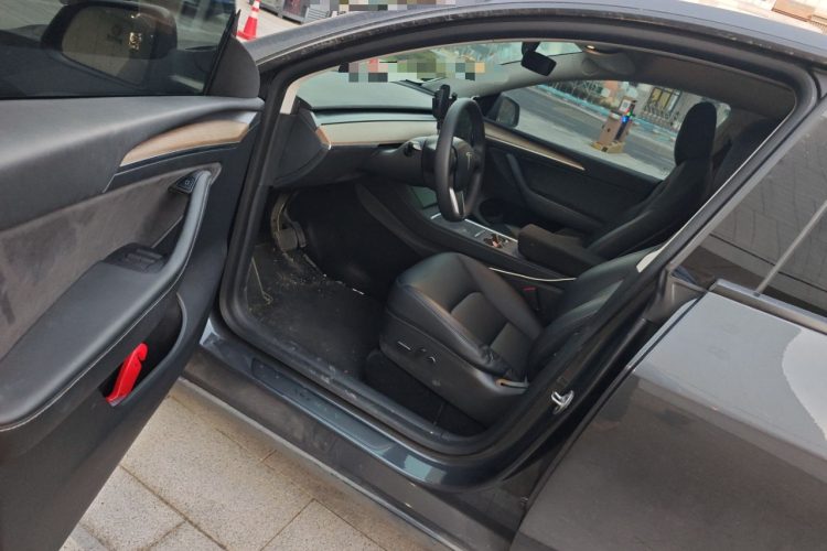 特斯拉 Model Y 2021款 长续航全轮驱动版中控内饰20