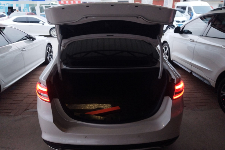 福特 蒙迪欧 2017款 EcoBoost 180 豪华型机舱底盘23