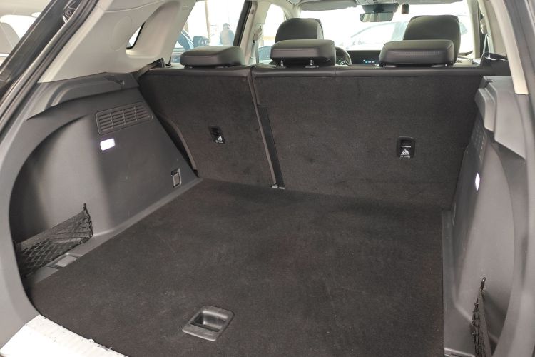 红旗HS5 2019款 2.0T 智联旗享版机舱底盘23