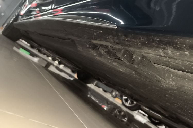 奔驰C级 2023款 改款 C 200 L 运动版局部细节9002