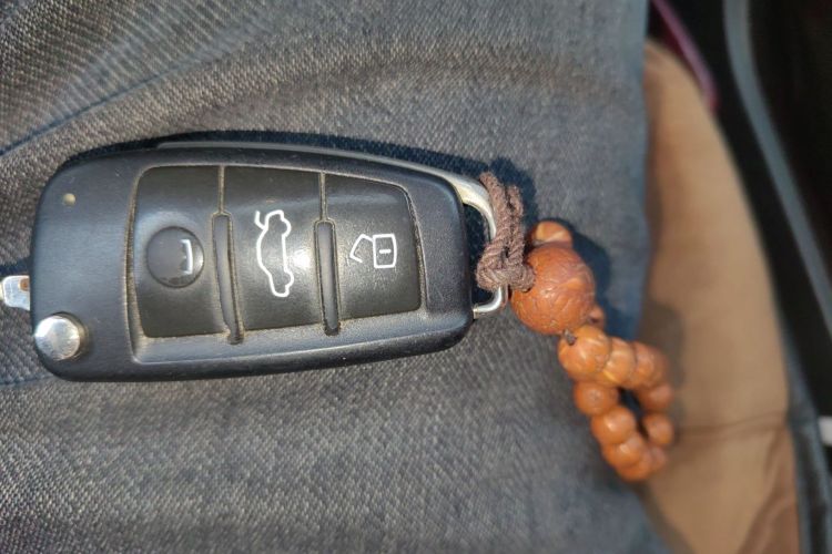 奥迪A6L 2011款 2.0 TFSI 自动舒适型中控内饰11