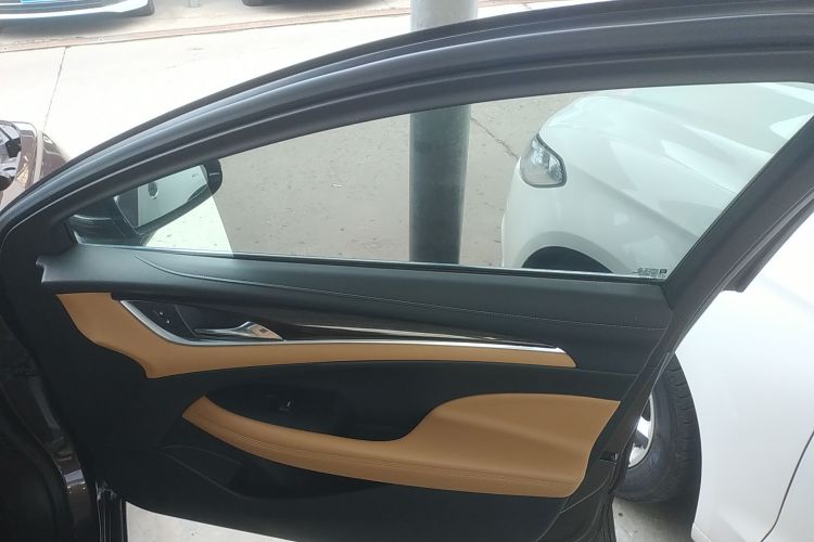 别克 君越 2018款 20T 豪华型中控内饰42