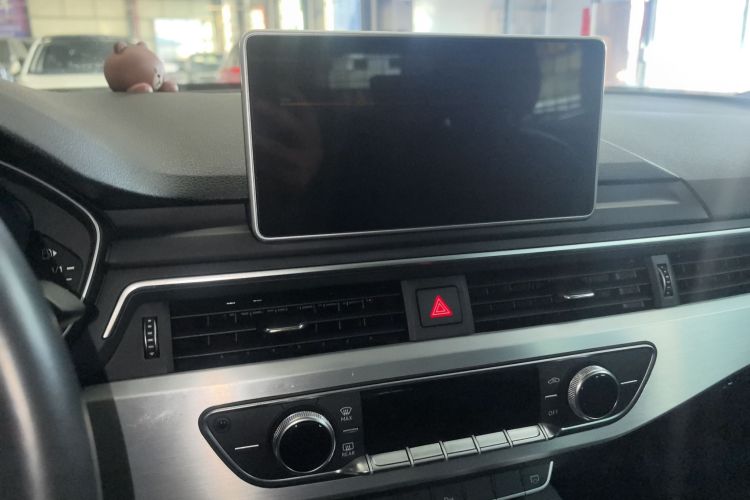 奥迪A4L 2019款 40 TFSI 时尚型 国V中控内饰16