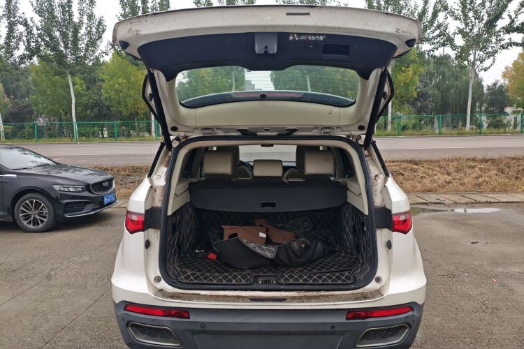 众泰T700 2017款 1.8T 双离合尊贵型机舱底盘23