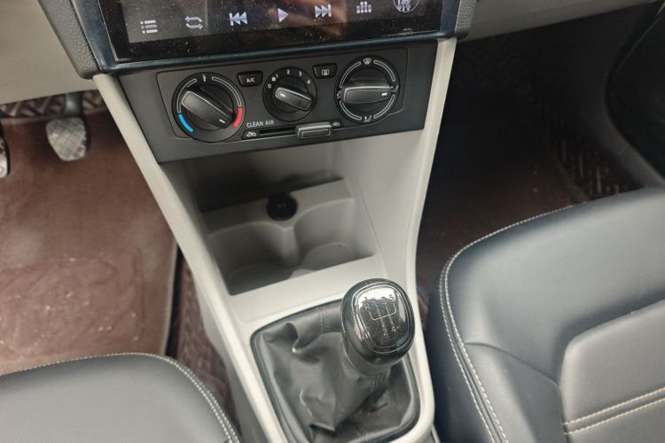 斯柯达 昕锐 2016款 1.4L 手动前行版中控内饰18