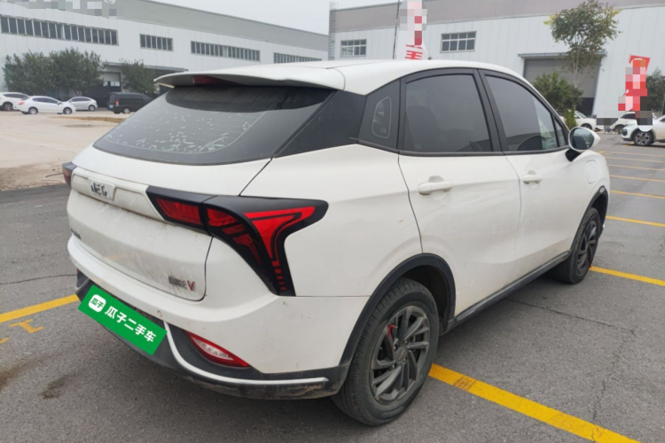 哪吒汽车 哪吒V 2021款 标准续航娱乐版升级型车身外观7
