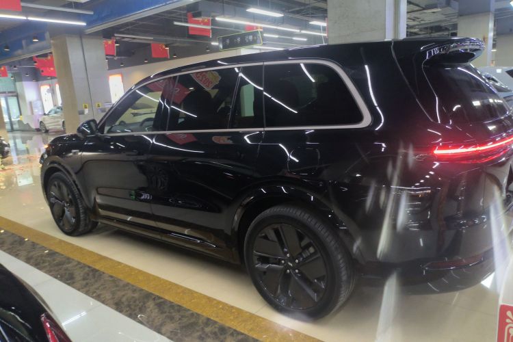 理想汽车 理想L9 2025款 Ultra 智能焕新版车身外观4