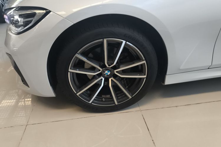 宝马3系 2022款 325Li M运动套装车身外观35