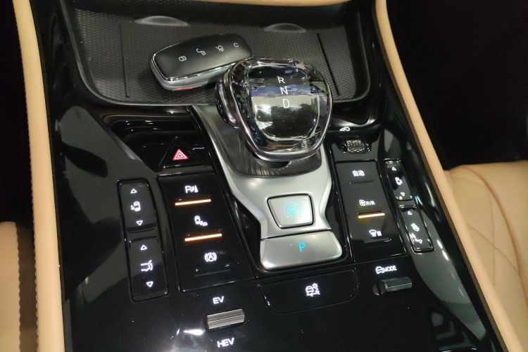 腾势D9 2024款 DM-i 980 四驱尊贵型中控内饰18