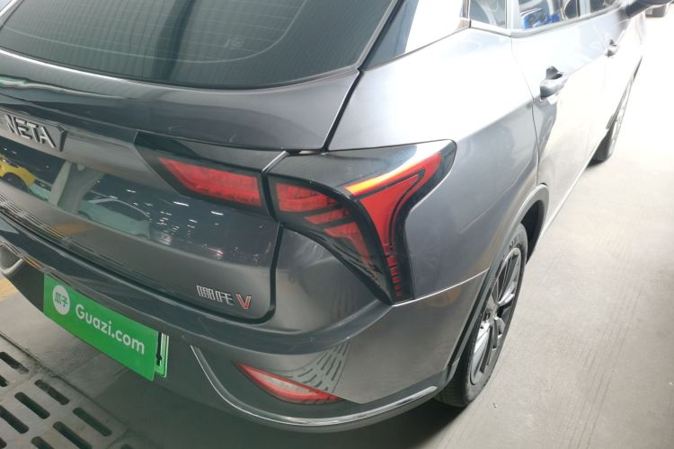 哪吒汽车 哪吒V 2022款 潮 400 Lite车身外观9