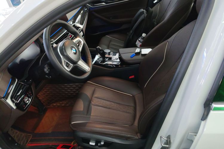 宝马5系 2021款 改款 525Li M运动套装中控内饰19