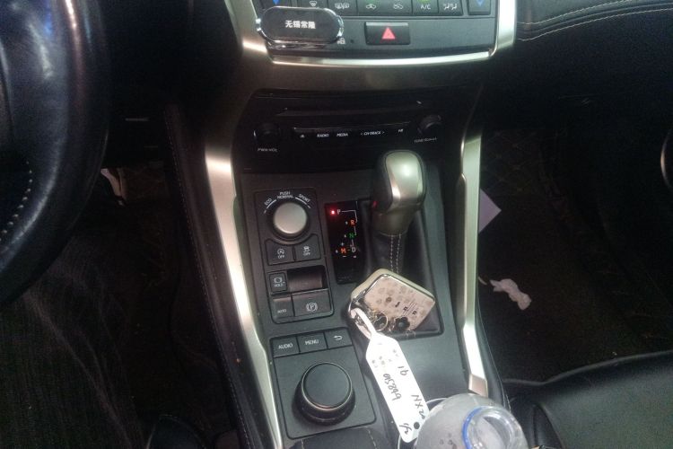 雷克萨斯NX 2015款 200 前驱 锋行版中控内饰18