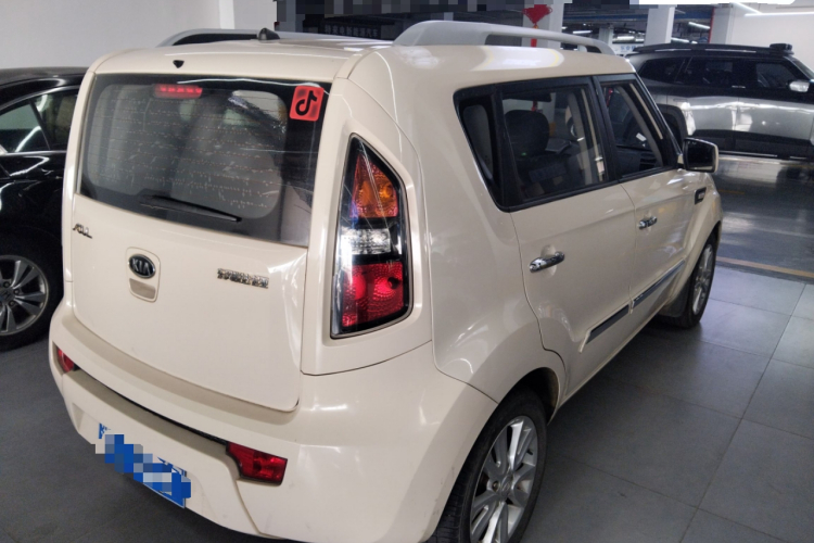 起亚 秀尔 2013款 1.6L AT GL车身外观7