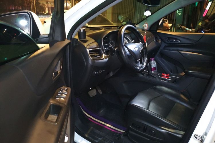 雪佛兰 探界者 2017款 550T 自动四驱捍界版中控内饰7003