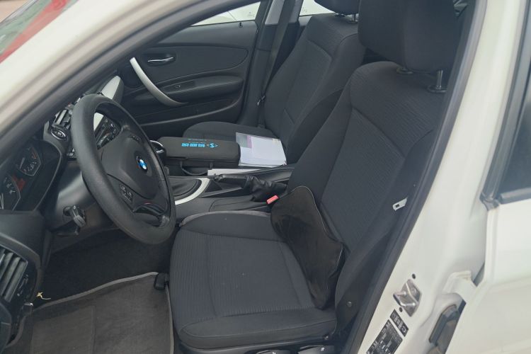 宝马1系(进口) 2008款 120i 自动挡局部细节19