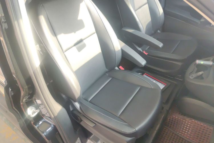 奔驰 威霆 2021款 2.0T 精英版 7座局部细节41