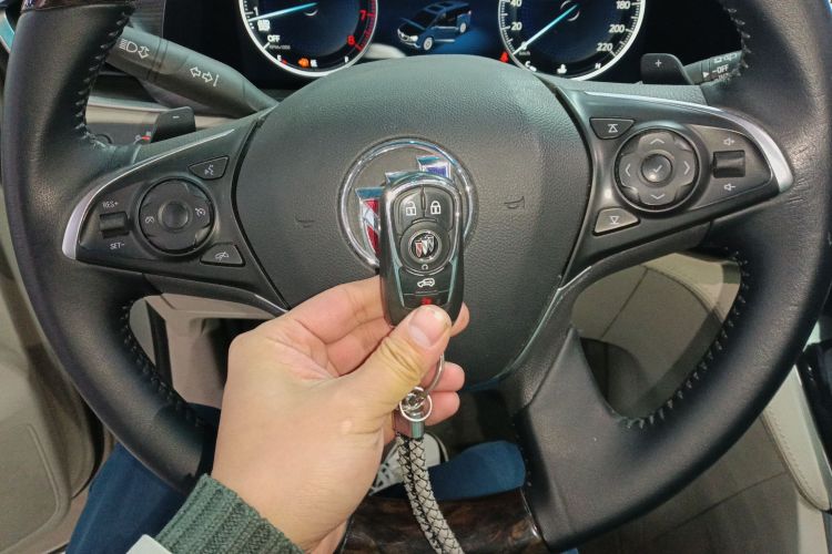 别克GL8 2022款 ES陆尊 653T 舒适型中控内饰11