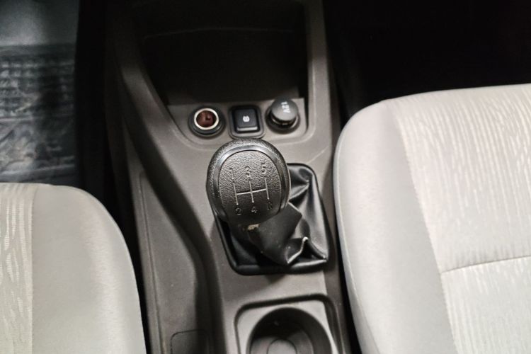 五菱汽车 五菱宏光 2020款 1.2L S基本型国VI LSI中控内饰18