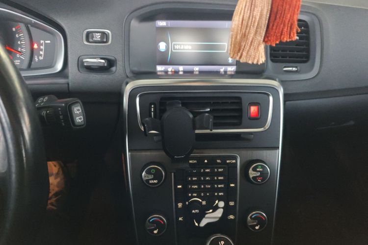 沃尔沃V60 2014款 T5 智逸版中控内饰16