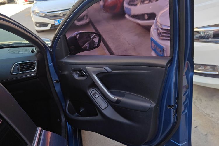 雪铁龙C3-XR 2015款 1.6L 自动先锋型中控内饰42