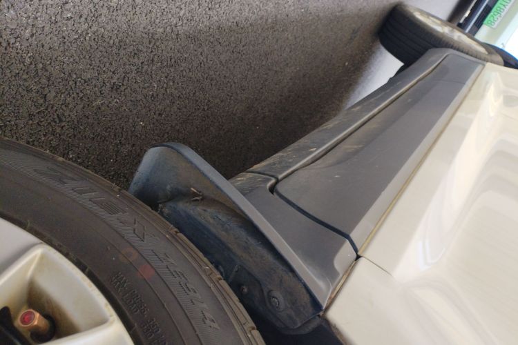 福特 翼搏 2013款 1.5L 手动风尚型机舱底盘29