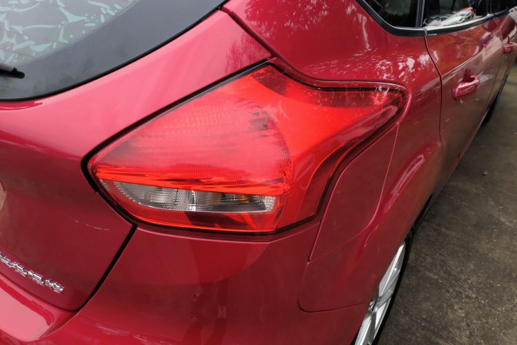 福特 福克斯 2015款 两厢 1.6L 自动风尚型车身外观6006