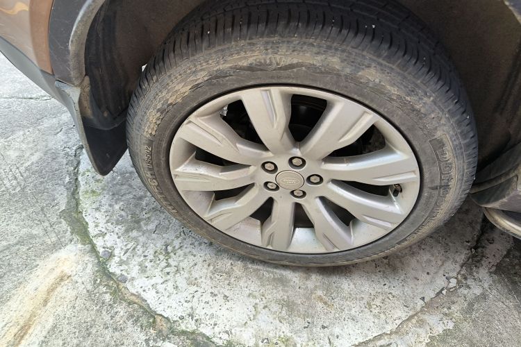 路虎 发现神行 2016款 2.0T 上市限量版车身外观56