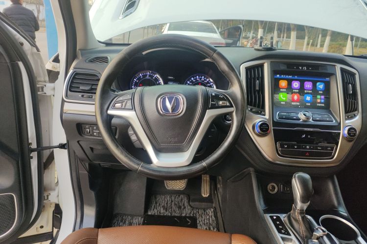 长安CS95 2017款 2.0T 四驱智劲版局部细节13