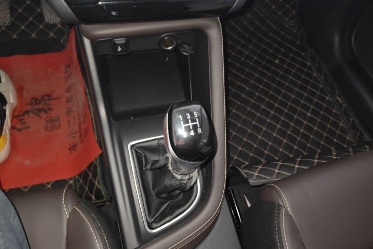 长安 逸动DT 2019款 1.6L 手动优享型 国VI中控内饰18