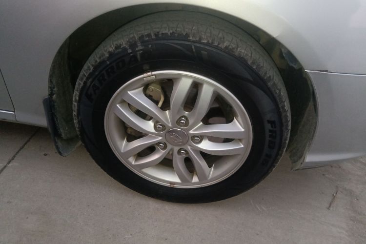 现代 悦动 2011款 1.6L 自动舒适型车身外观10