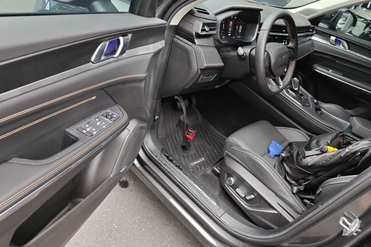 领克01 2023款 2.0TD 两驱型Pro中控内饰20