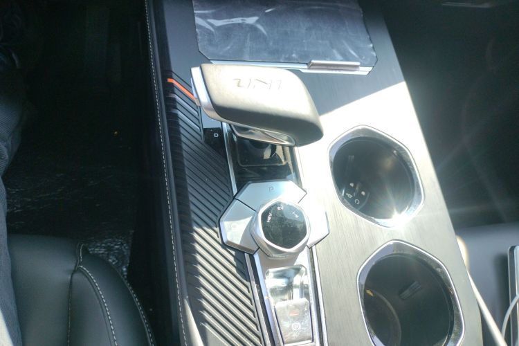 长安UNI-K 智电iDD 2024款 智电iDD 1.5T 135km智趣型中控内饰18