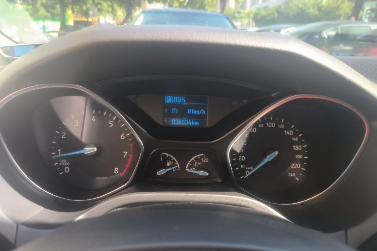 福特 福克斯 2018款 两厢经典 1.6L 自动风尚型智行版中控内饰14