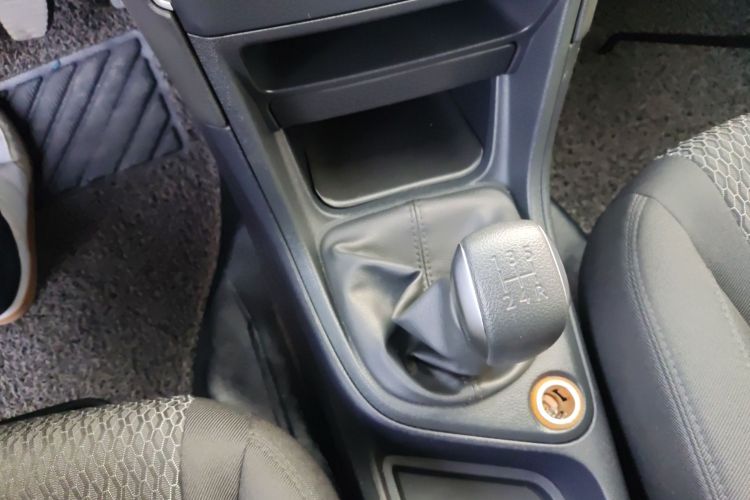 标致308 2014款 乐享版 经典 1.6L 手动优尚型中控内饰18