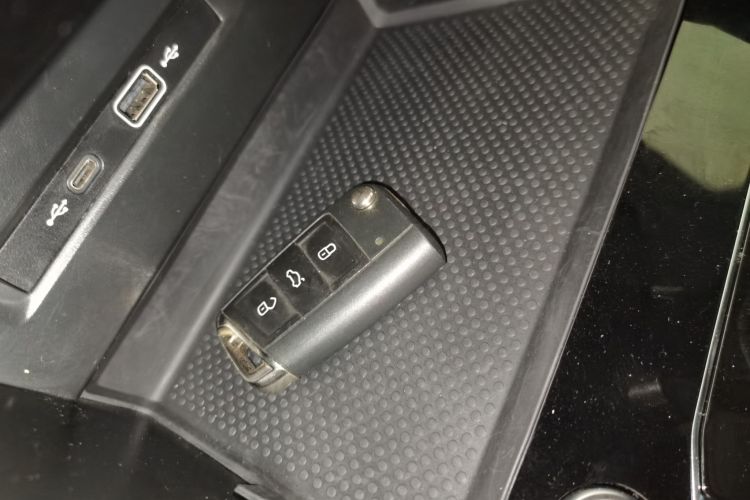 大众 途观L 2024款 330TSI 自动两驱R-Line越享版中控内饰11