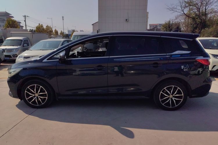 比亚迪 宋MAX 2017款 1.5T 手动智联豪华型 7座车身外观4