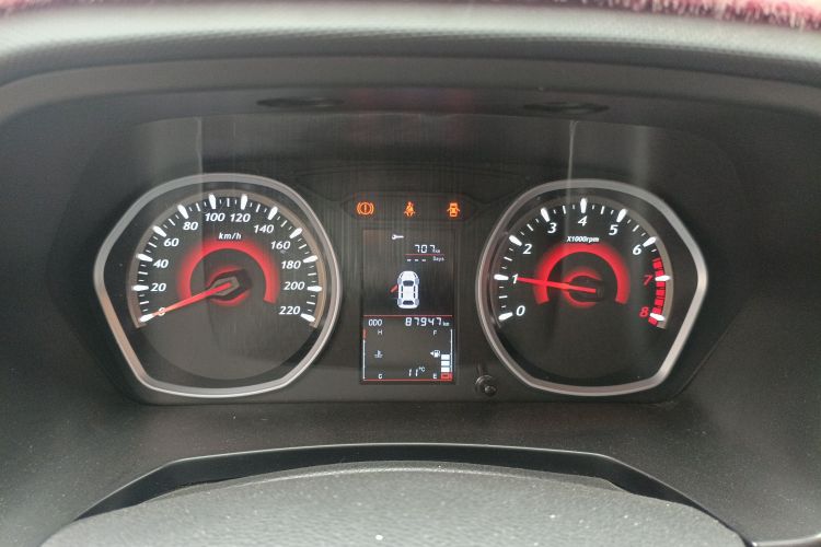 东南DX3 2016款 1.5L 手动尊贵型中控内饰14