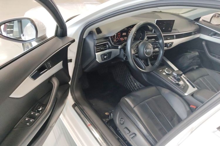 奥迪A4L 2018款 30周年年型 40 TFSI 时尚型中控内饰7003