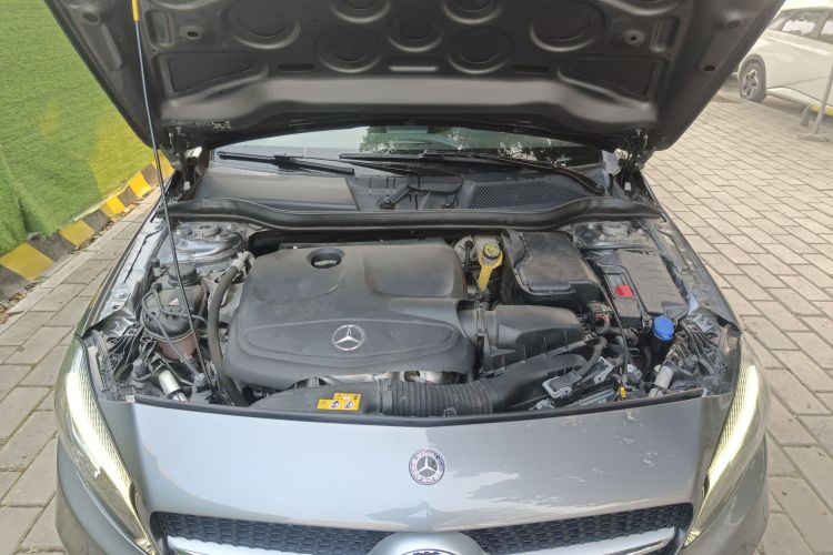 奔驰A级(进口) 2017款 改款 A 200 时尚型机舱底盘24