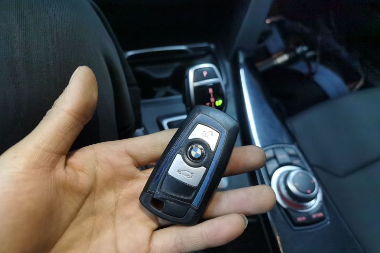 宝马3系 2017款 320Li M运动型中控内饰11